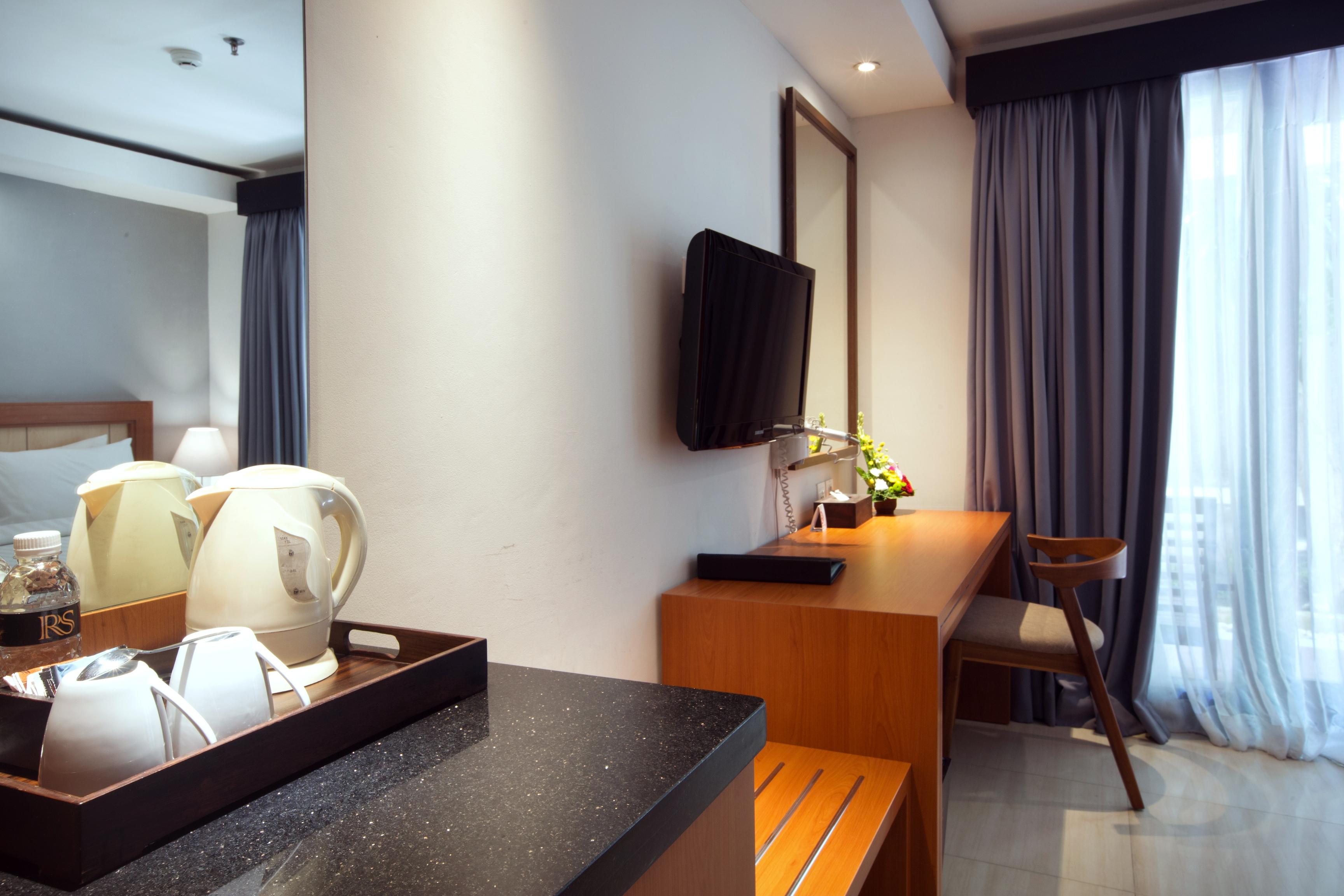 Royal Regantris Kuta Hotel Кута Екстериор снимка