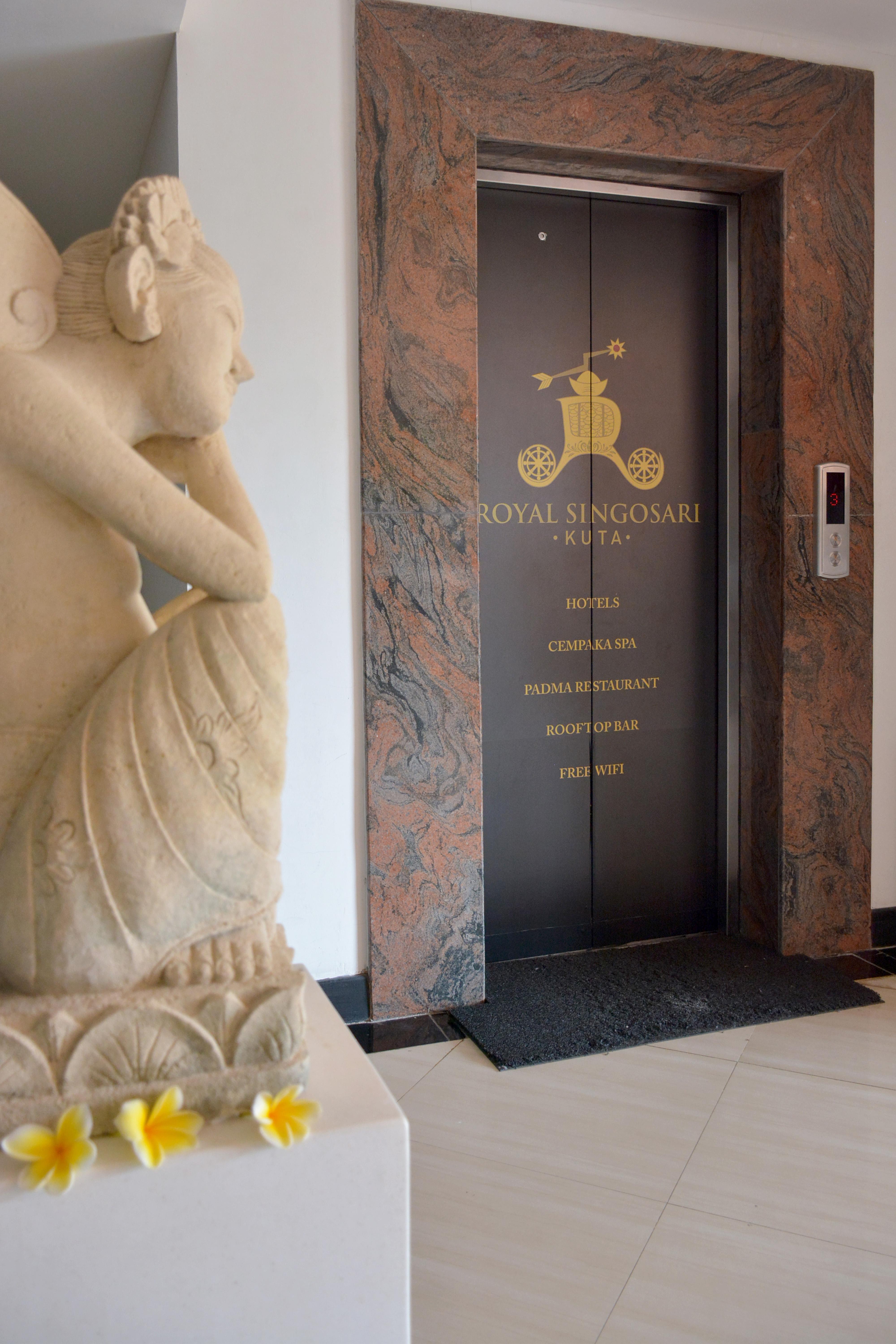 Royal Regantris Kuta Hotel Кута Екстериор снимка