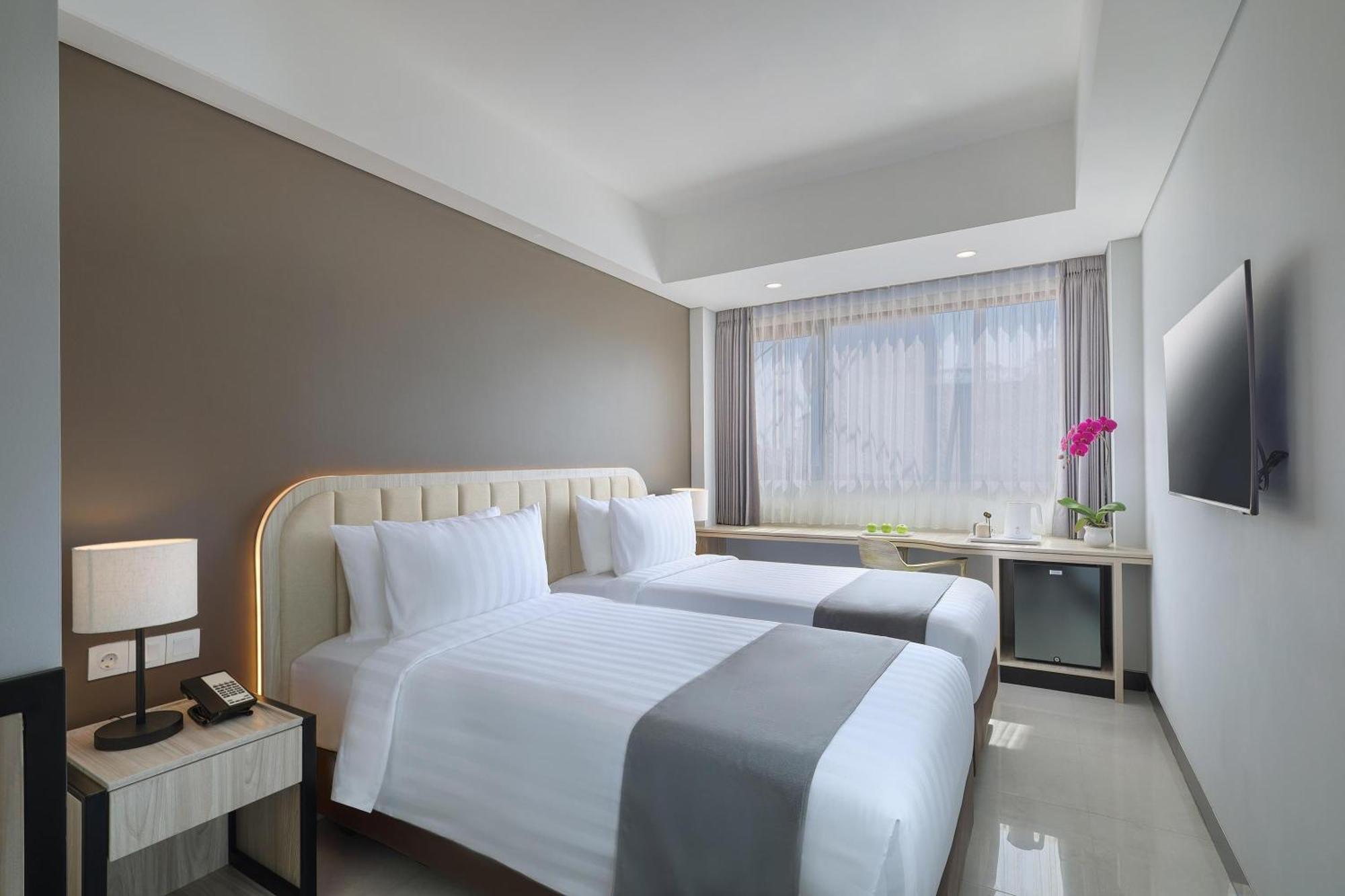 Royal Regantris Kuta Hotel Кута Екстериор снимка