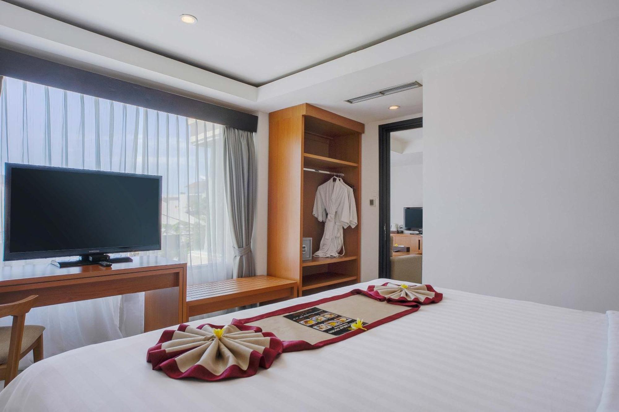 Royal Regantris Kuta Hotel Кута Екстериор снимка