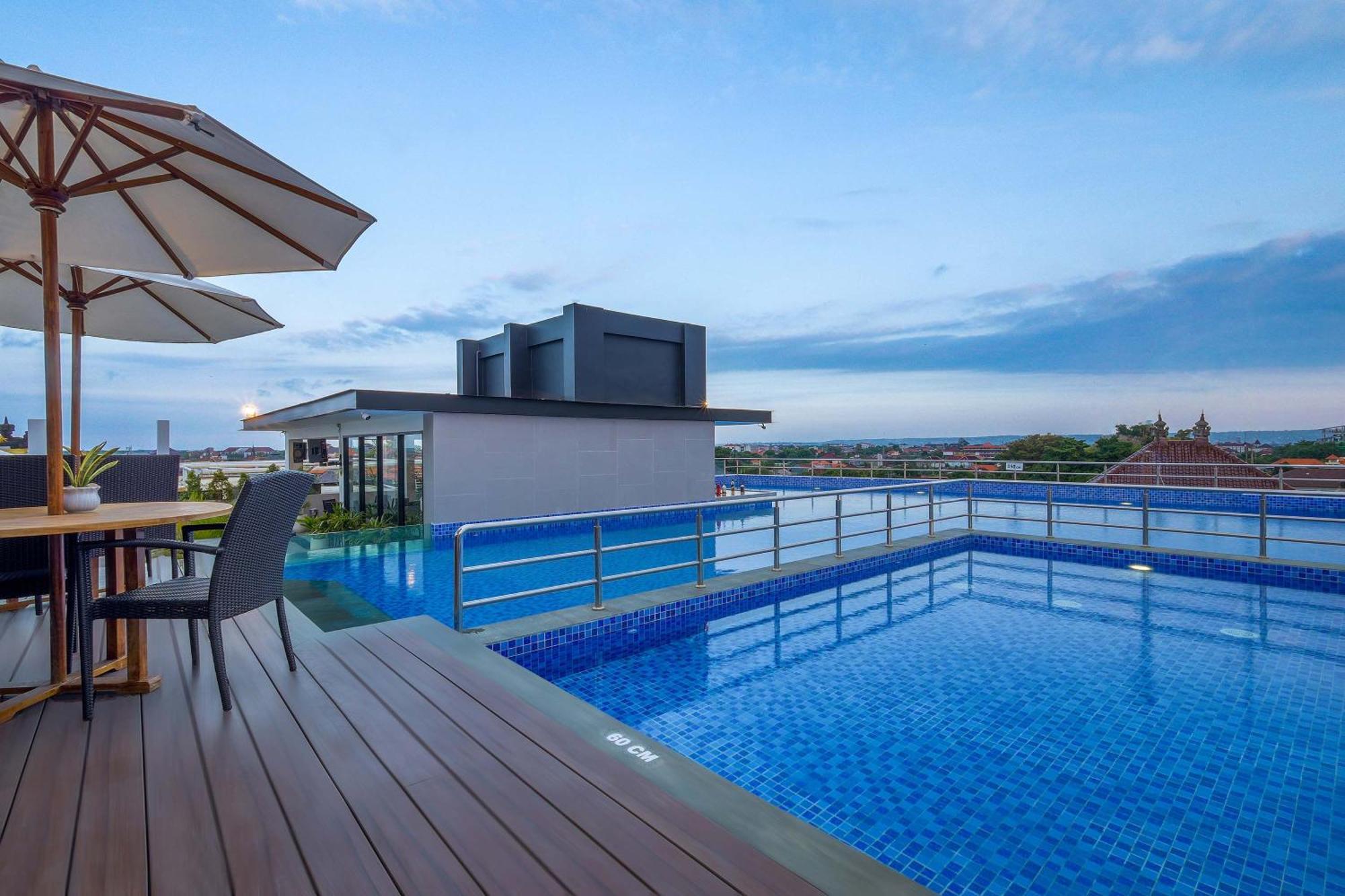 Royal Regantris Kuta Hotel Кута Екстериор снимка