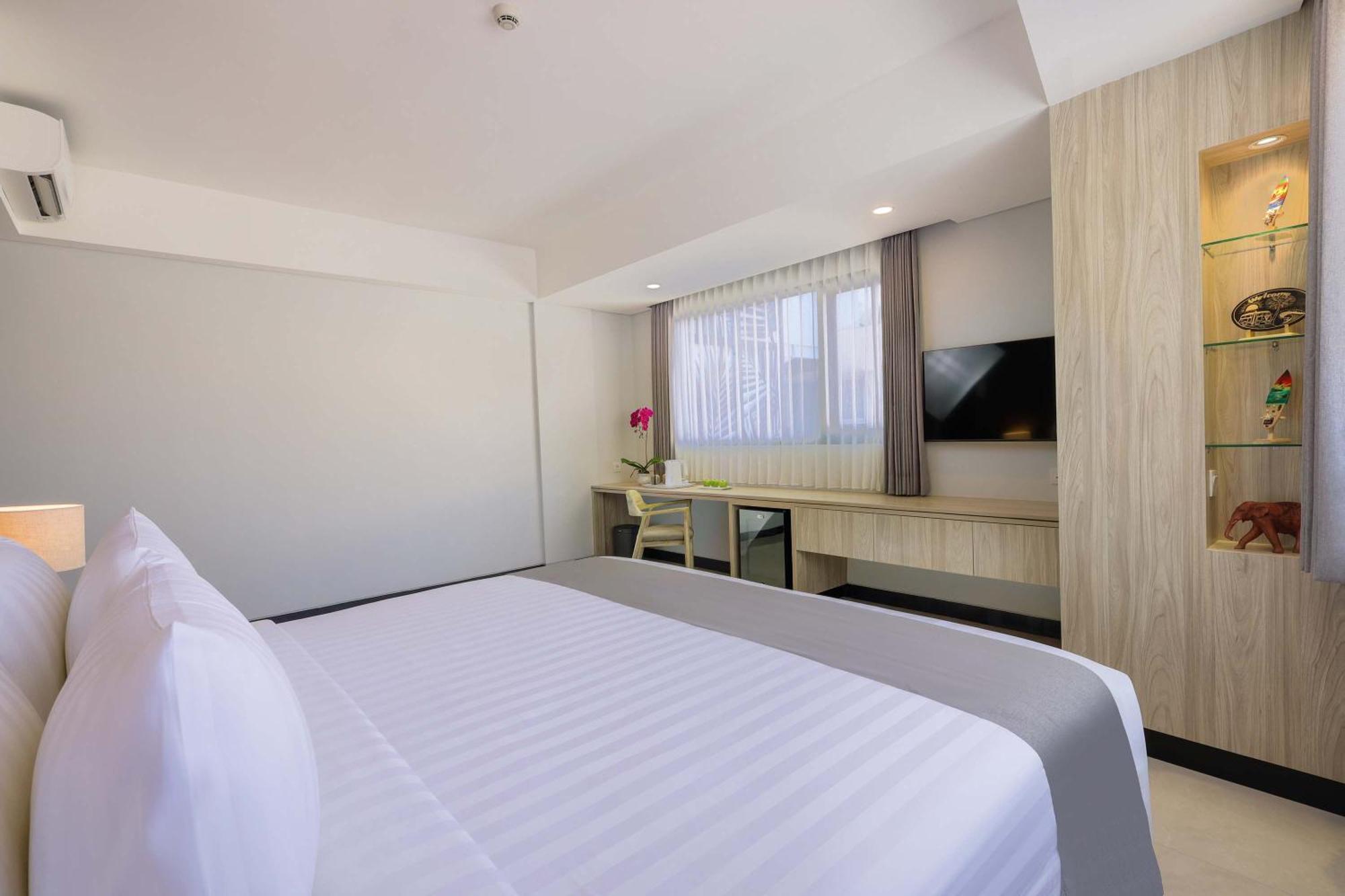 Royal Regantris Kuta Hotel Кута Екстериор снимка
