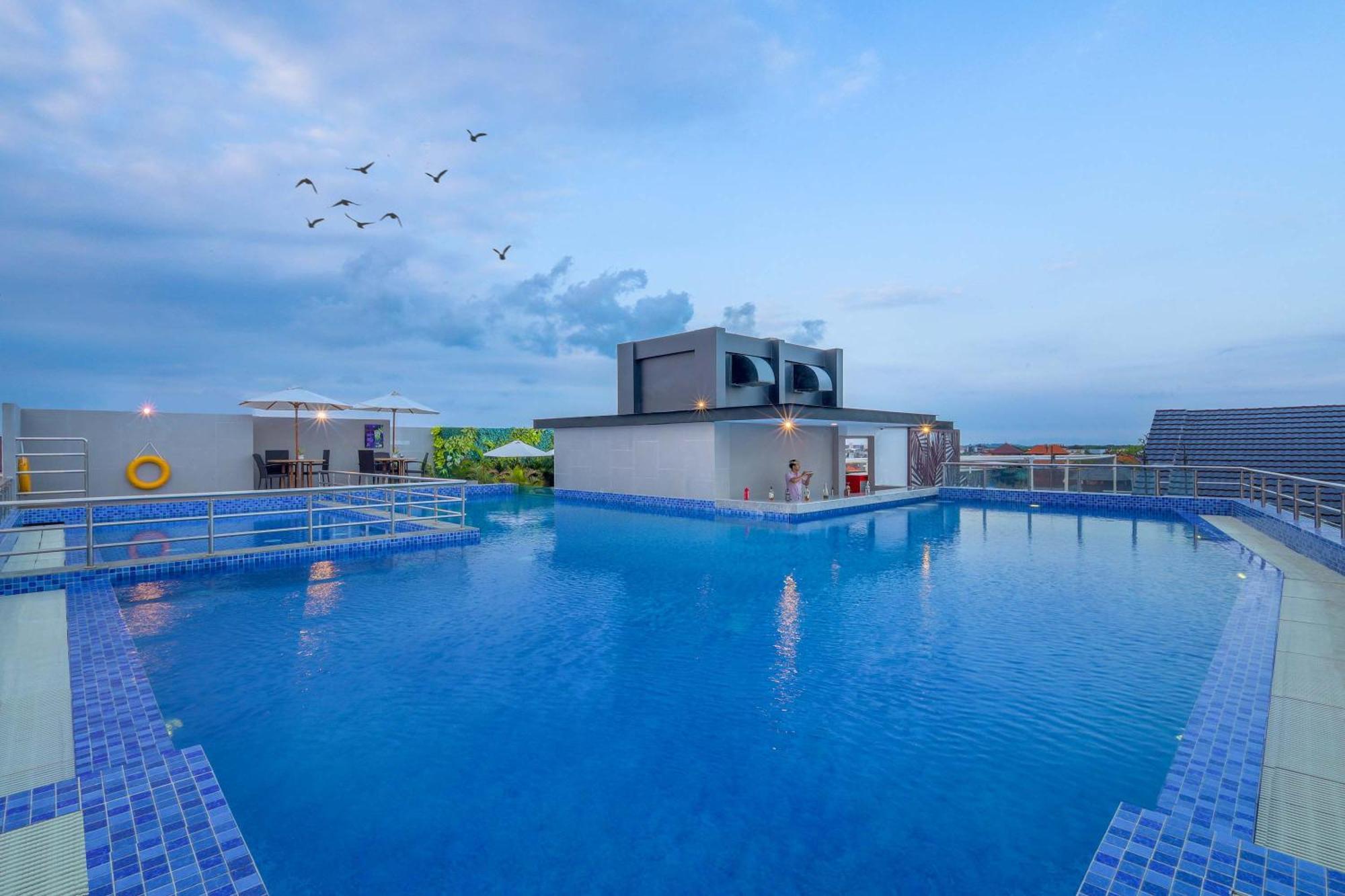 Royal Regantris Kuta Hotel Кута Екстериор снимка