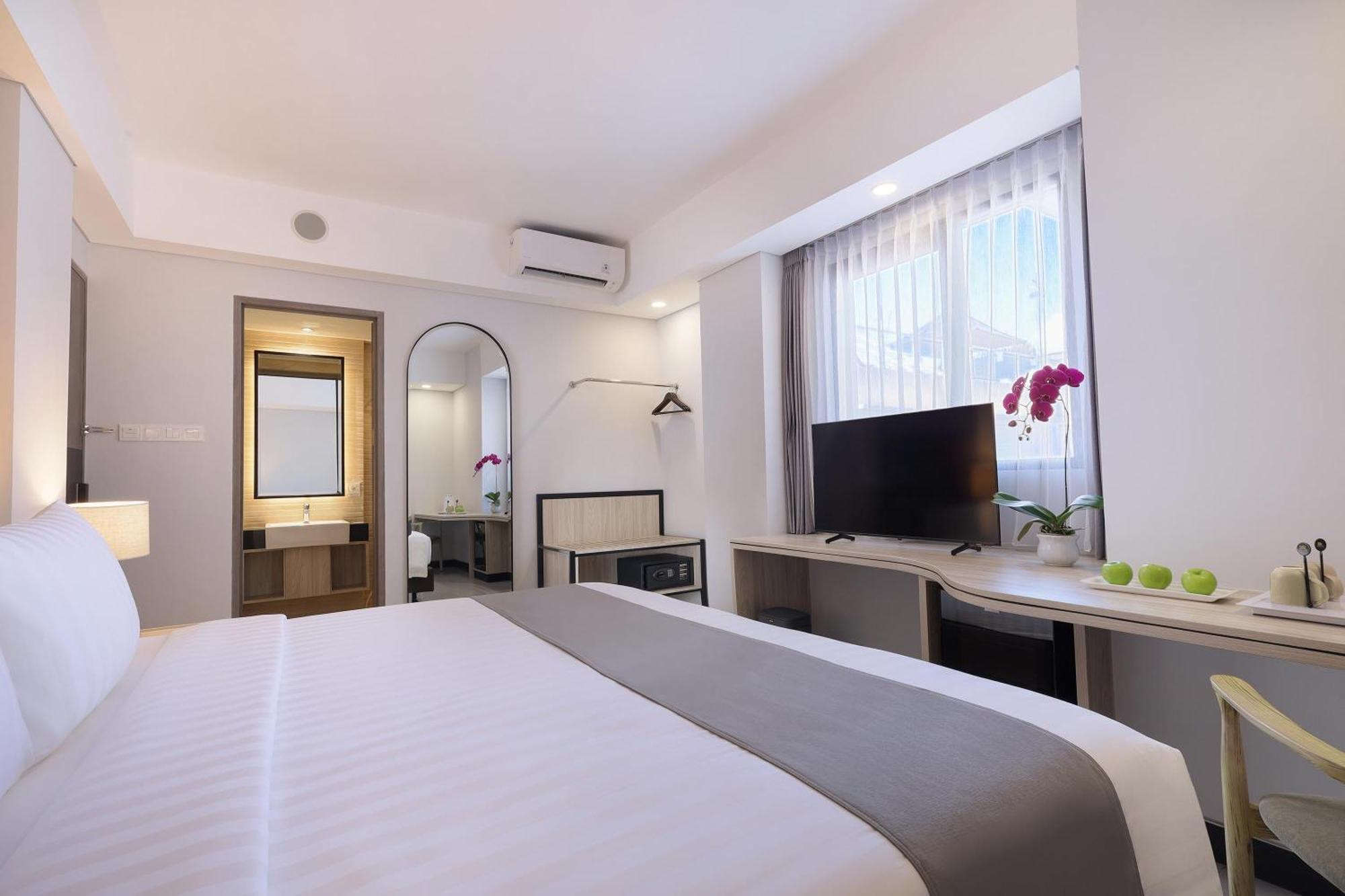 Royal Regantris Kuta Hotel Кута Екстериор снимка
