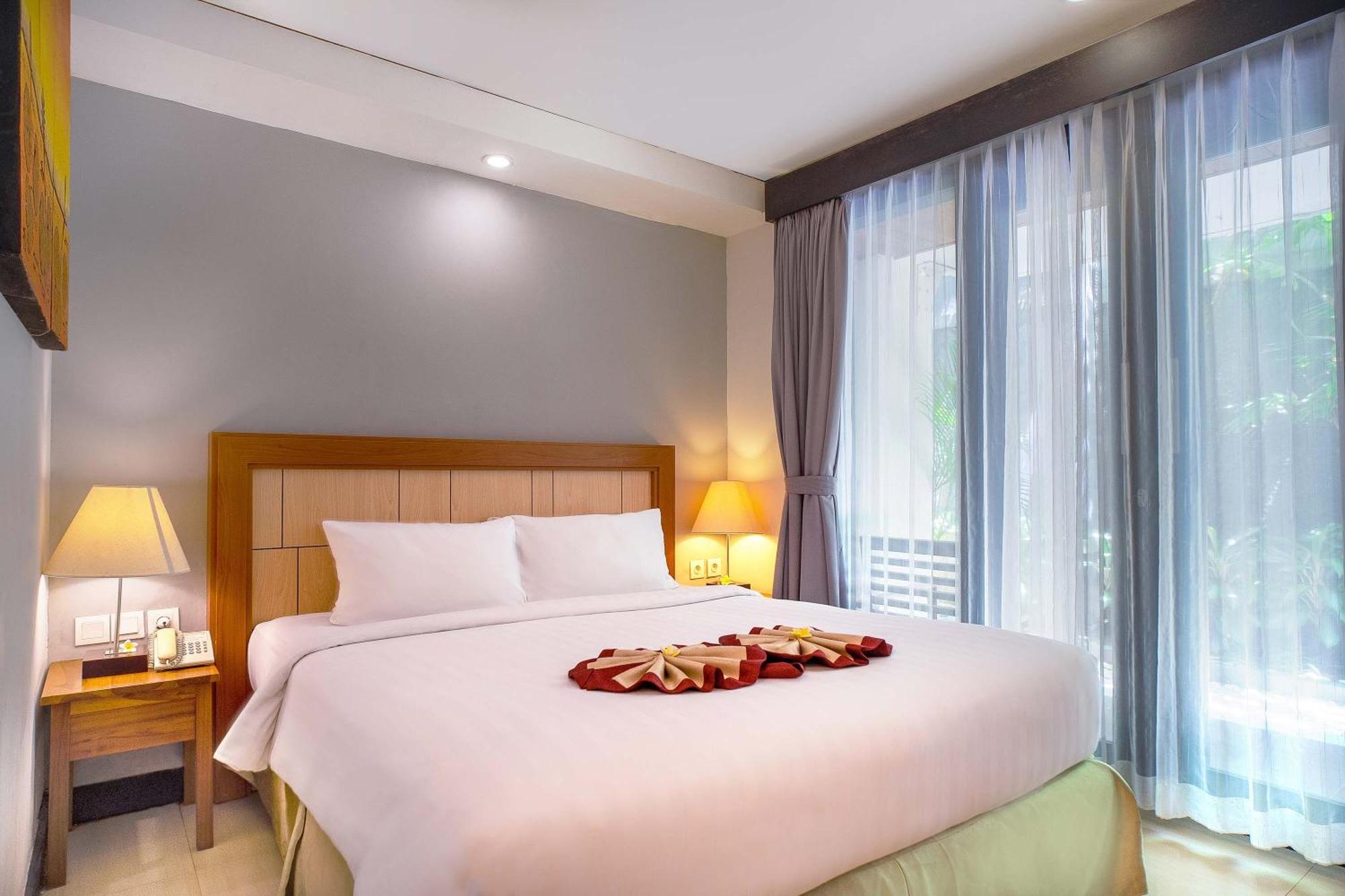 Royal Regantris Kuta Hotel Кута Екстериор снимка