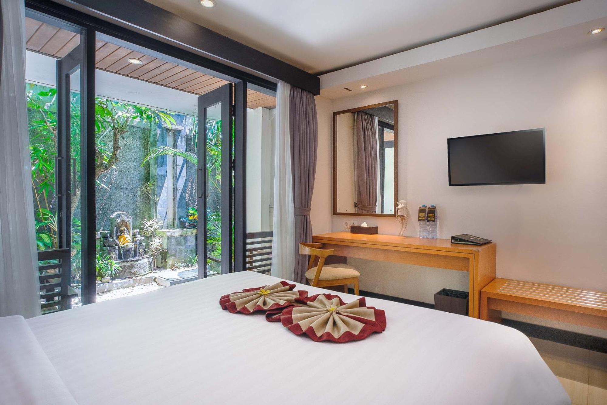 Royal Regantris Kuta Hotel Кута Екстериор снимка