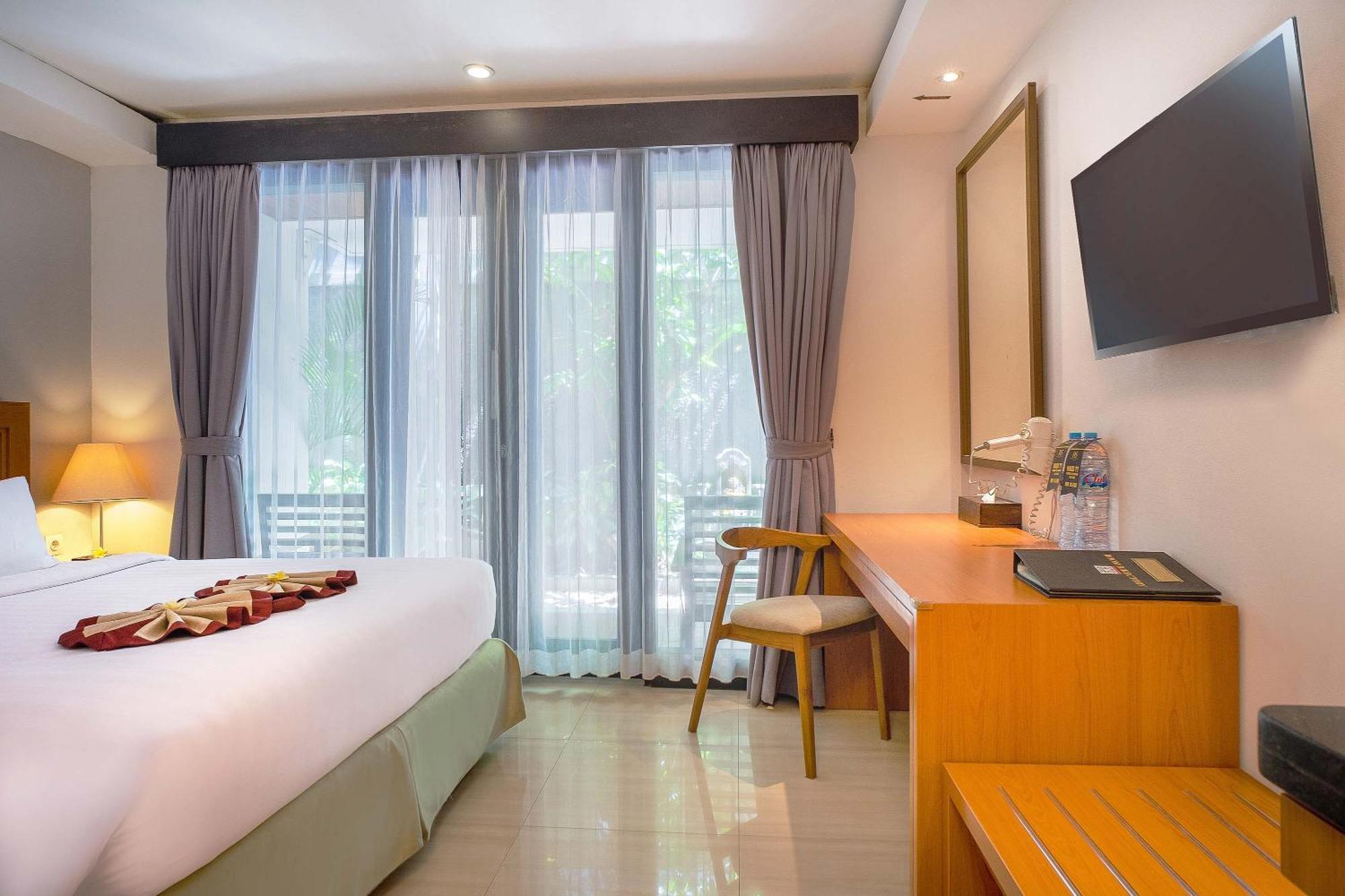 Royal Regantris Kuta Hotel Кута Екстериор снимка
