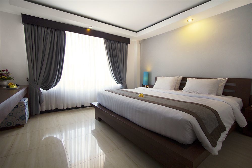 Royal Regantris Kuta Hotel Кута Екстериор снимка