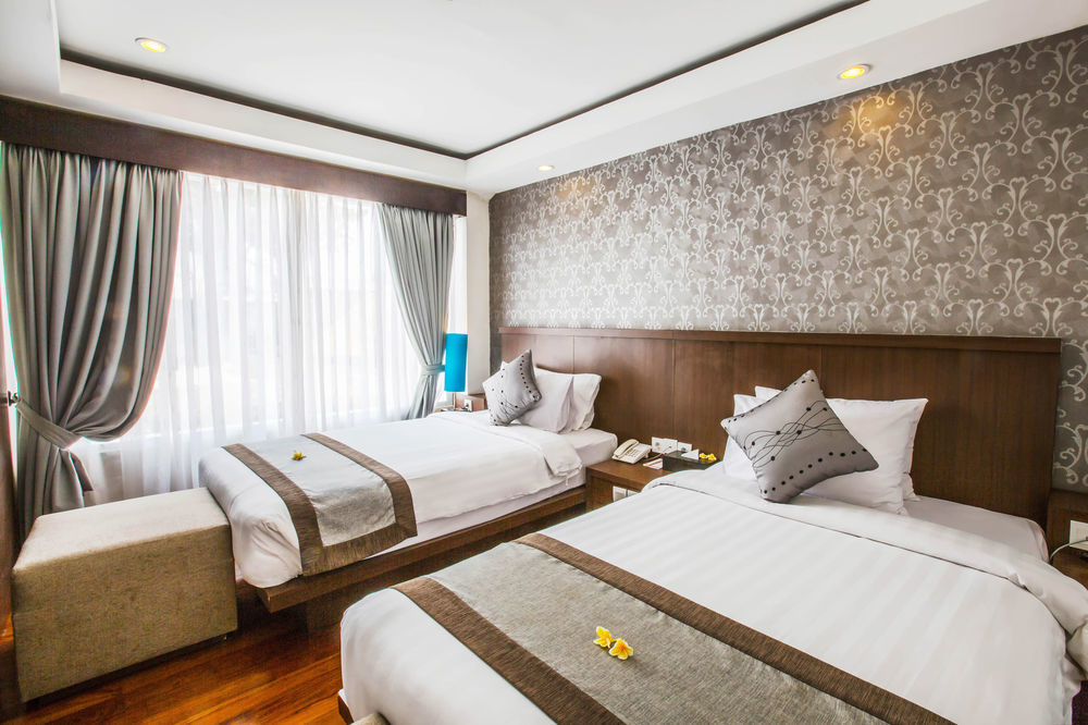 Royal Regantris Kuta Hotel Кута Екстериор снимка