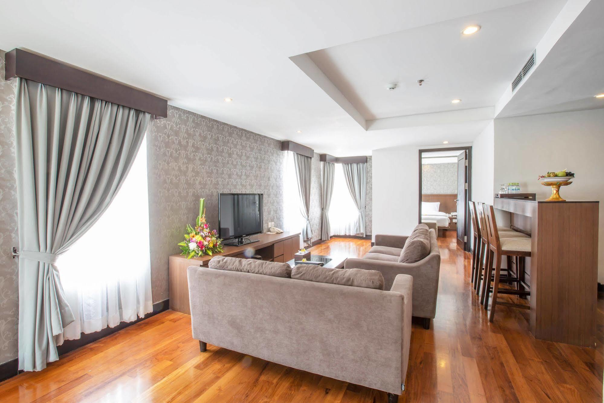 Royal Regantris Kuta Hotel Кута Екстериор снимка