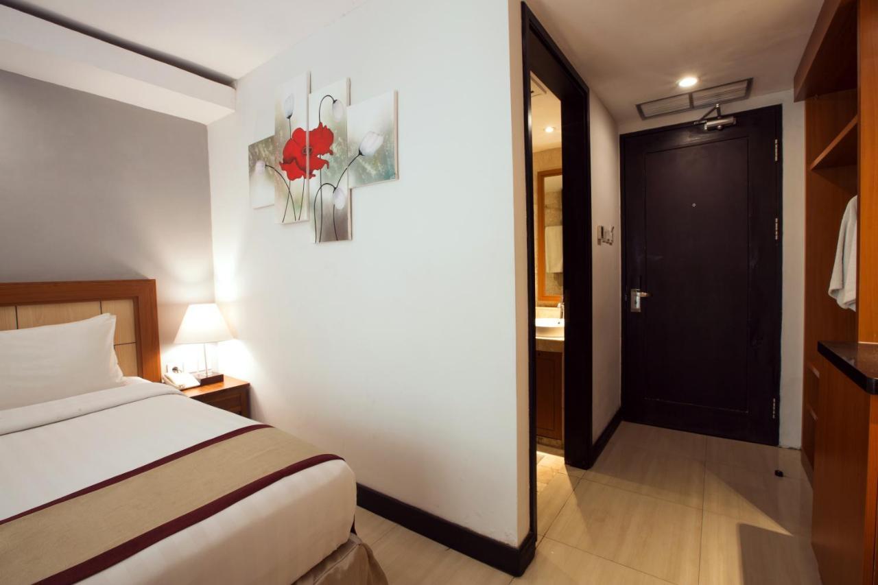 Royal Regantris Kuta Hotel Кута Екстериор снимка